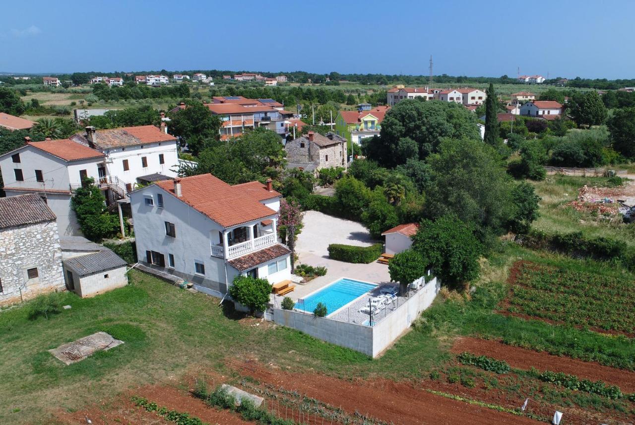 Apartments Ella Poreč Exterior foto